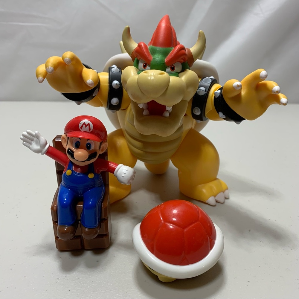Lot of Mario Figures. King Koopa.Mario and turle shell